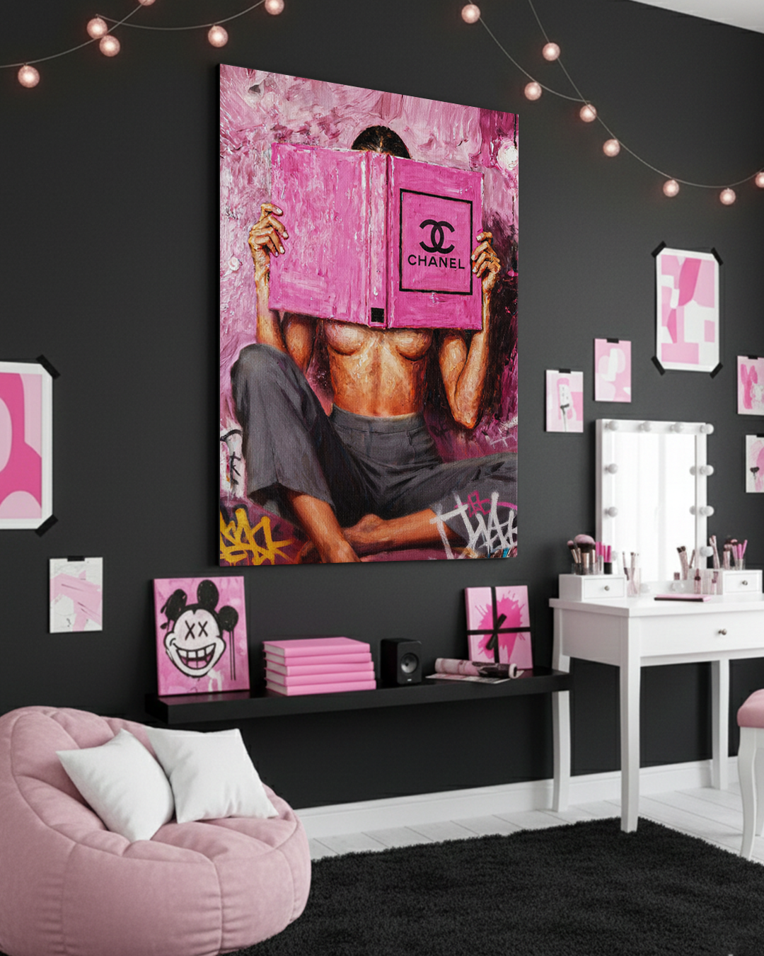 Stampa su tela Chanel Girl ambientata in zona trucco moda femminile lusso